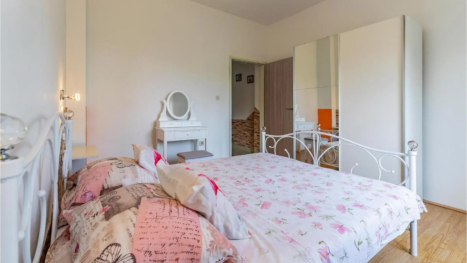 Nice Home In Liznjan With Kitchen Sisan